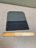 Apple A1829 iPAD Smart Keyboard