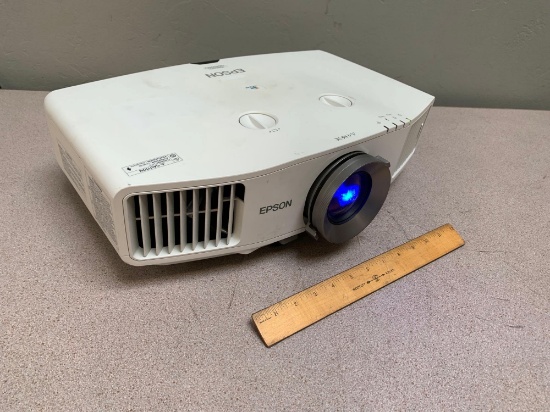 Epson PowerLite Pro G5450WU 4000 Lumens LCD Video Projector