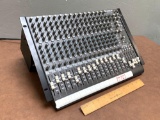 Mackie 1604-VLZ Pro 16-Channel Mic / Line Mixer Console