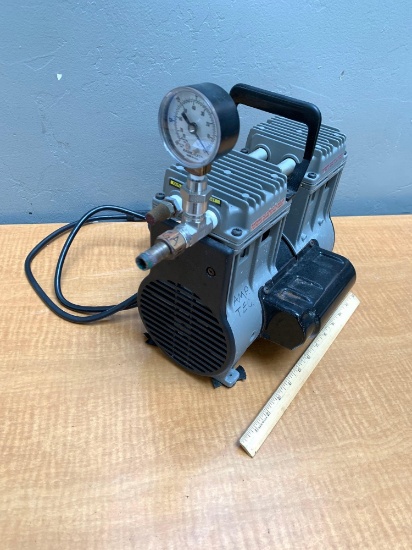Welch Thomas 2585B-55 Dry Pump with Gauge