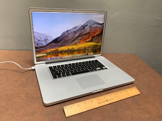 Apple 17" LCD MacBookPro8,3 Intel Quad i7-2760 2.4GHz 4GB 750GB Wifi Bt High Sierra - 2011
