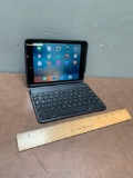 Apple iPad Mini A1432 MF432LL/A Wifi Bt 16GB ZaGG Case / Keyboard