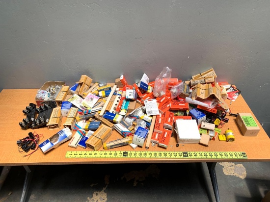 Huge Lot of Miscellaneous Light Bulbs / Sylvania / GE