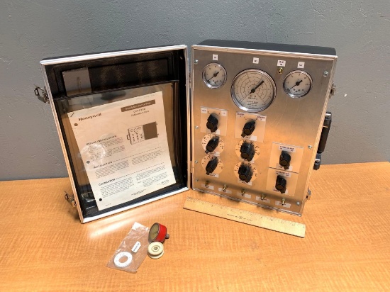 Honeywell CCT816B Calibration Unit for Pneumatic Controllers