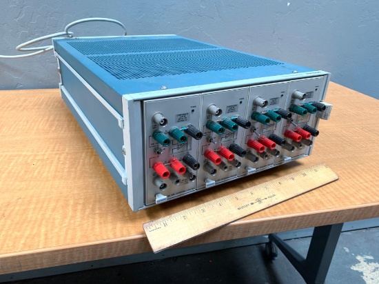 Tektronix TM-504 Chassy with 4 AM-501 Operational Amplifiers