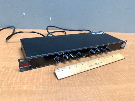 dbx Professional Audio 223XL Stereo 2-Way/Mono 3-Way Crossover