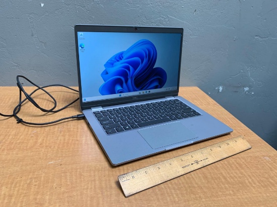 Dell Latitude 5320 13.3" LCD Laptop Intel i7-1185G7 3.0GHz 16GB DDR4 256GB SSD Wifi Bt HDMI Win 11