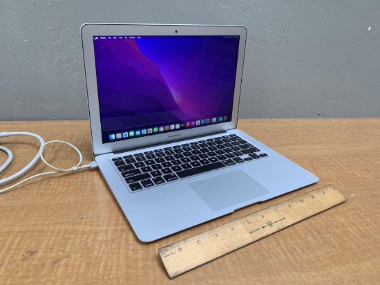 Apple MacBookAir7,2 13.3" LCD Laptop Intel i5-5300U 1.8GHz 8GB DDR3 251GB Flash Monterey - 2017