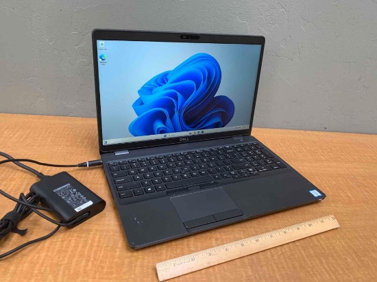 Dell Latitude 5500 15.6" LCD Laptop Intel i7-8665U 1.9GHz 8GB DDR4 256GB SSD Wifi Bt HDMI Win 11