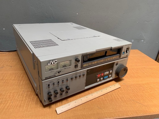 JVC BR-S622U SVHS / SVHSC Professional S Video Cassette Recorder