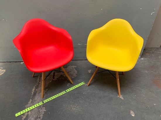 2pcs - Molded Chairs with Wooden Legs