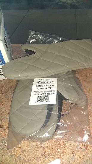 17" Oven mitts 450 degree (new)