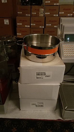 4.3 Quart never been used Cooking Pot