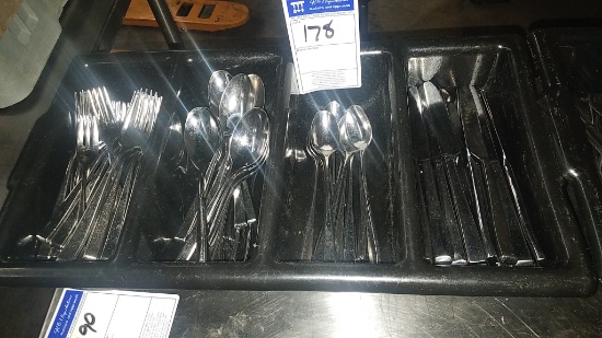 Flatware set