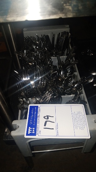 Flatware set