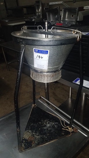 Tomato strainer/crusher
