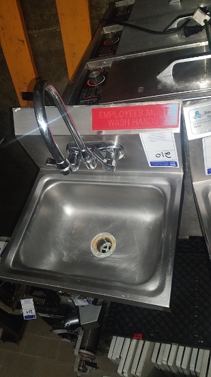 Wall mounted hand sink