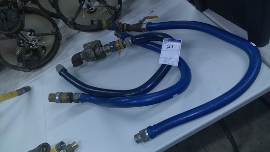 Commercial kitchen quick release gas hoses