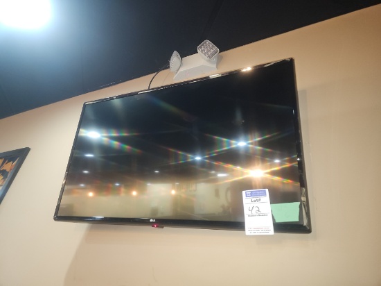 Samsung flatscreen T.V with wall bracket 42"