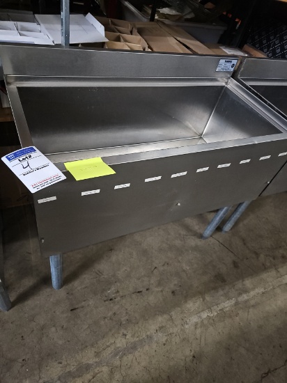 Stainless steel ice bin with legs