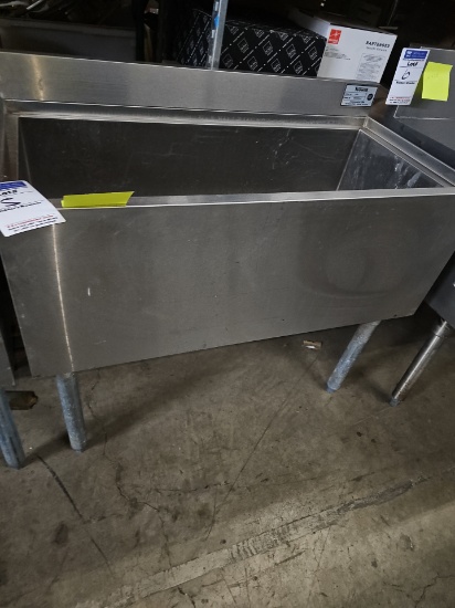 Stainless steel ice bin with legs