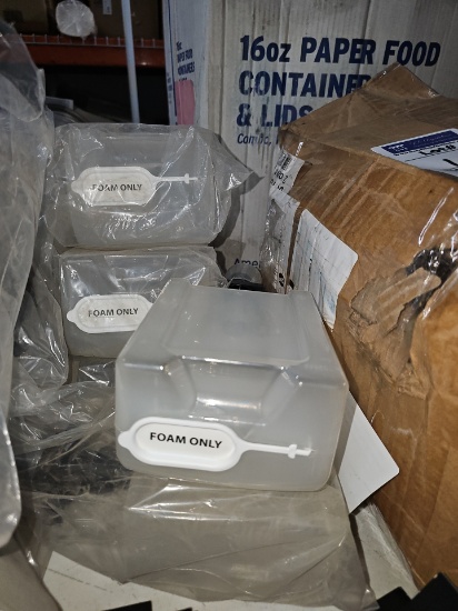 Manual plastic foam dispenser