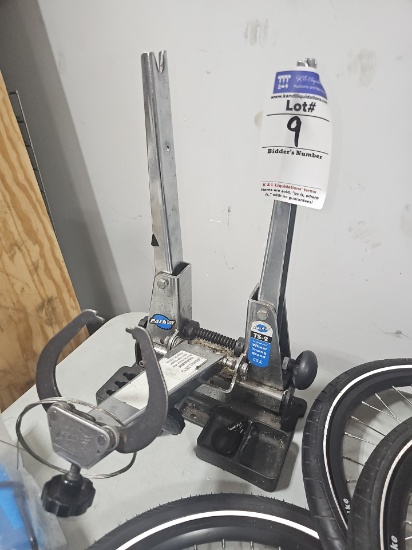 Park Tool TS-2 wheel truning stand