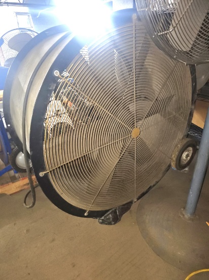 Large commerical Fan 4' diameter