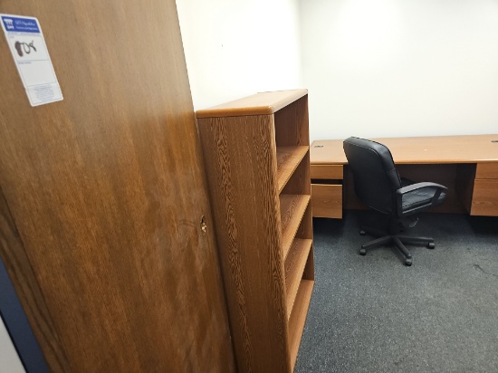 Office desk with 2 chairs 2 cabinets