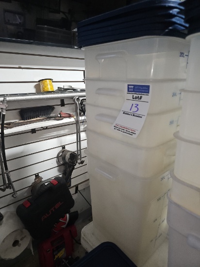 Cambro 2qt containers with lids