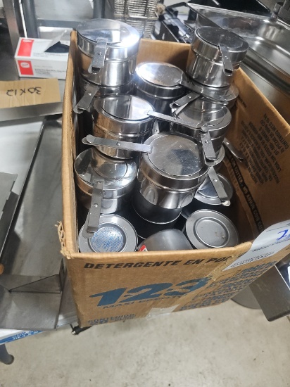Handy fuel can heat with stainless steel fuel holders