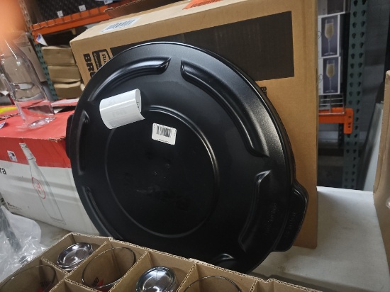 Brute new trash can LIDS