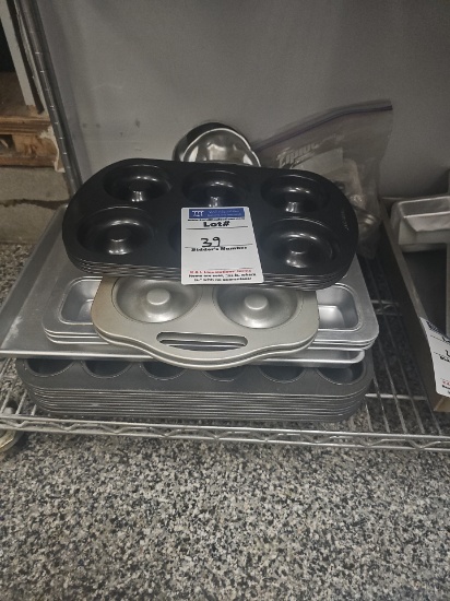 Assorted Aluminum bakery pans