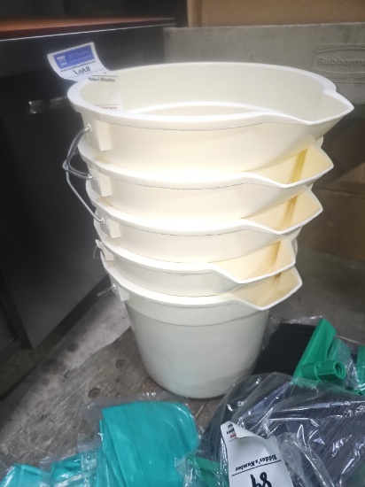 Plastic 13Liter buckets NEW