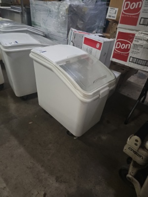 Cambro white ingredient Bins with lid