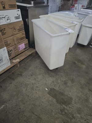 Cambro white ingredient Bins with no lid