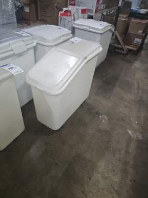 Cambro white ingredient Bins with lid