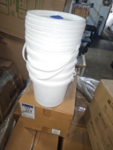 Nex-Step white plastic buckets with lid 5ct per box
