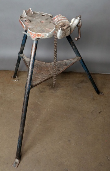 Rigid Model-450 steel tri-stand/pipe stand with chain vise