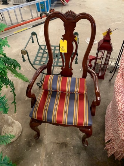 Super nice arm chair