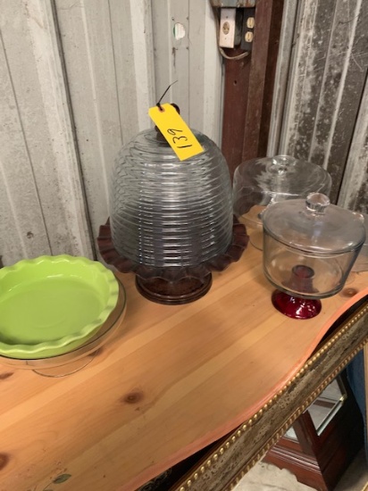 Cake dishes/display