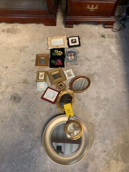 Assorted wall decor