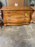 Like new 4 drawer dresser