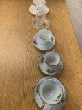 tea cups/saucers