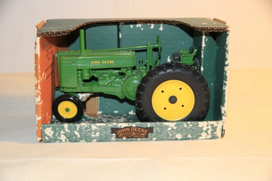 JD NARROW FRONT MODEL G TRACTOR