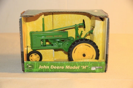 JD MODEL H TRACTOR