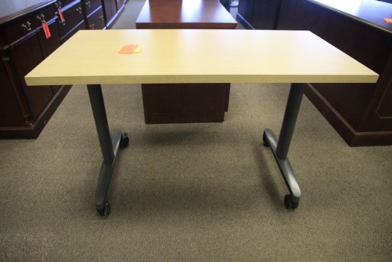 FLIP TOP NESTING TABLE