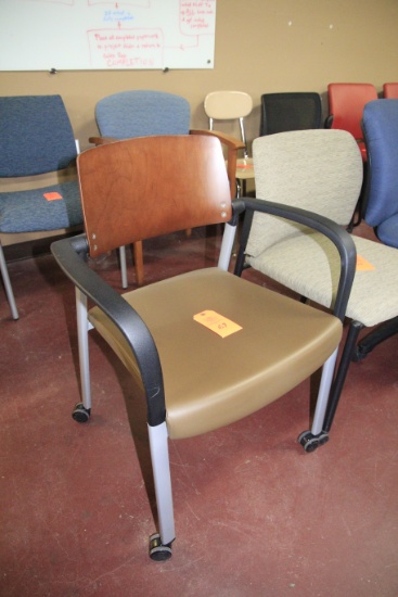 ROLLING OFFICE CHAIR