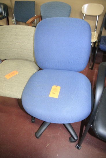 ROLLING OFFICE CHAIR