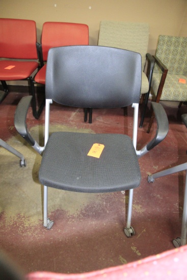 ROLLING OFFICE CHAIR